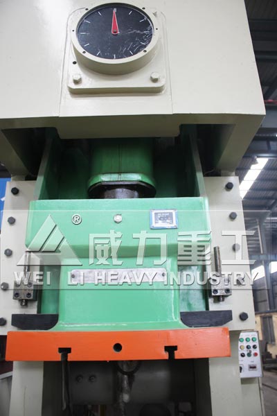 63噸氣動(dòng)沖床細(xì)節(jié)展示