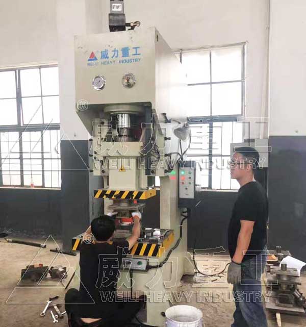 液壓沖床客戶使用現(xiàn)場(chǎng)